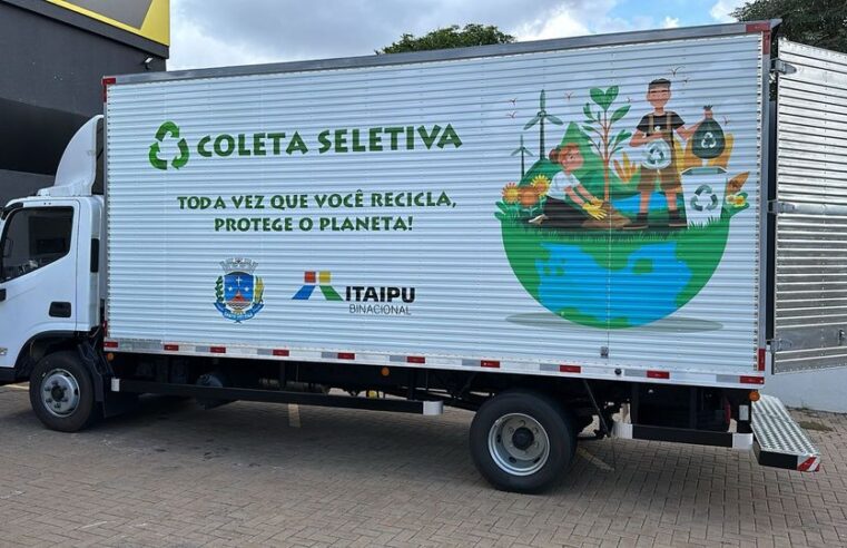 Santa Helena entrega caminhões para coleta de recicláveis 🌿♻️