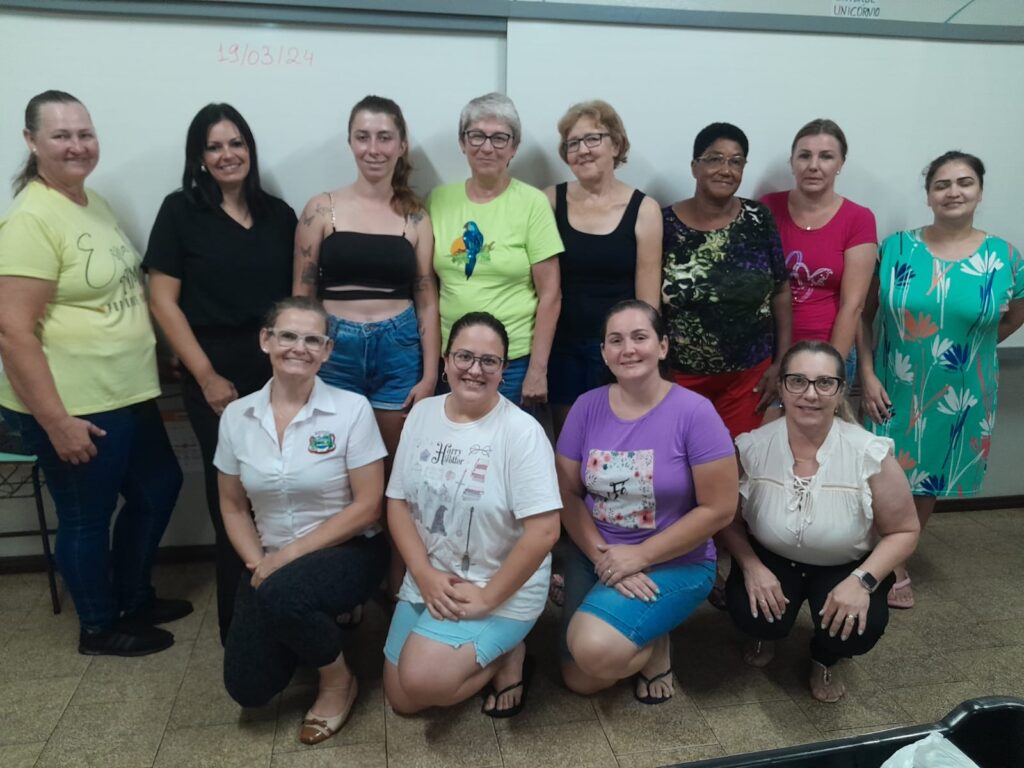 ADMINISTRAÇÃO ENTRERRIENSE DISPONIBILIZA GRATUITAMENTE CURSO "ARTESÃO DE PINTURA EM TECIDO"

Foi realizada na noite de terça-feira (19), nas dependênc