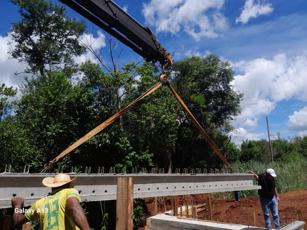 A nova ponte da Estrada da Colheita está prevista para ser liberada para o tráfego em maio.

A nova ponte da Estrada da Colheita está em fase de final