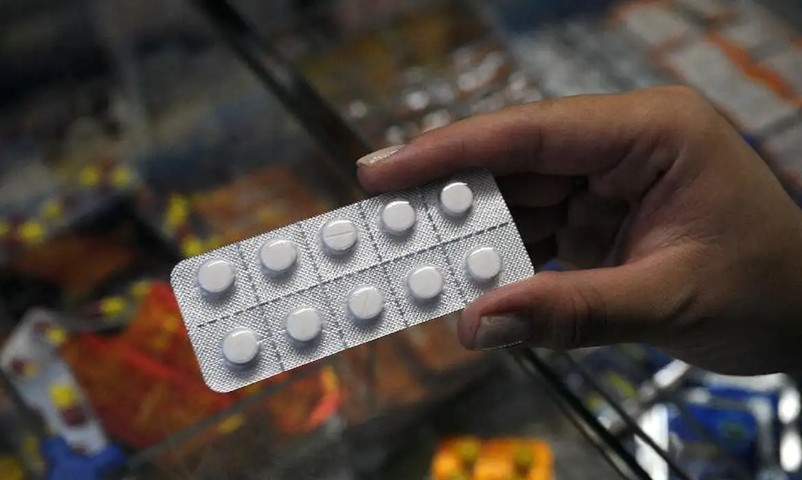 Preço de medicamentos no Brasil: Saiba por que vai subir até 4,5% este ano! 💊📈