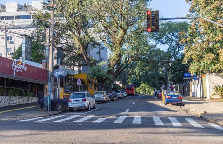 Trânsito Interditado na Rua Tarobá: Obras de Recapeamento em Foz do Iguaçu! 🚧🛣️