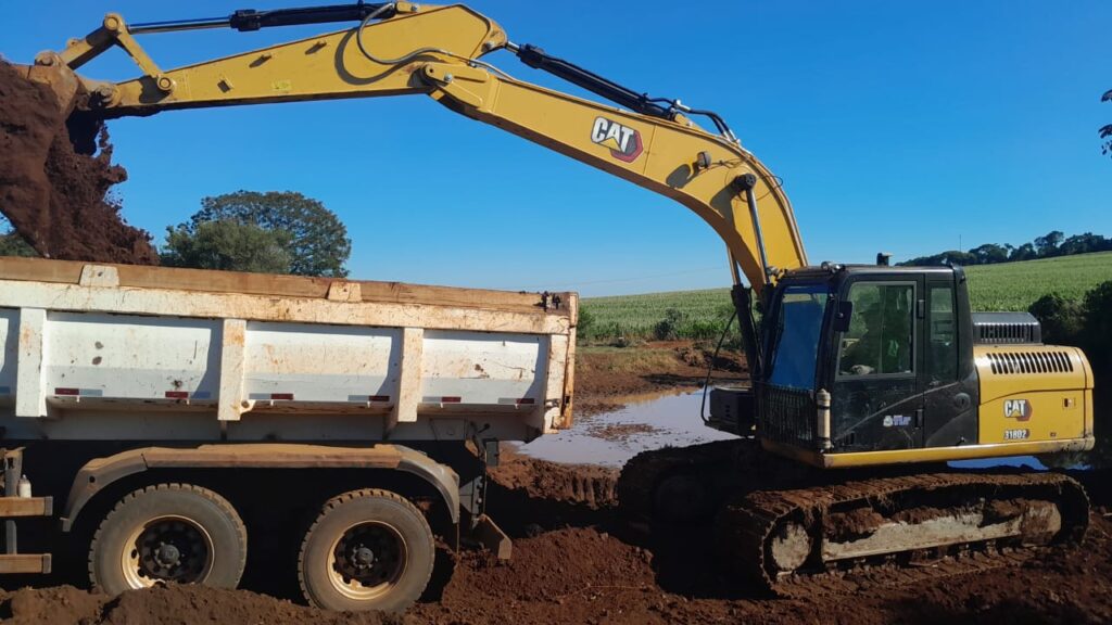 PRODUTORES ENTRERRIENSES SÃO BENEFICIADOS COM SERVIÇO DE ESCAVADEIRA HIDRÁULICA

O município de Entre Rios do Oeste, através da Secretaria de Agricult