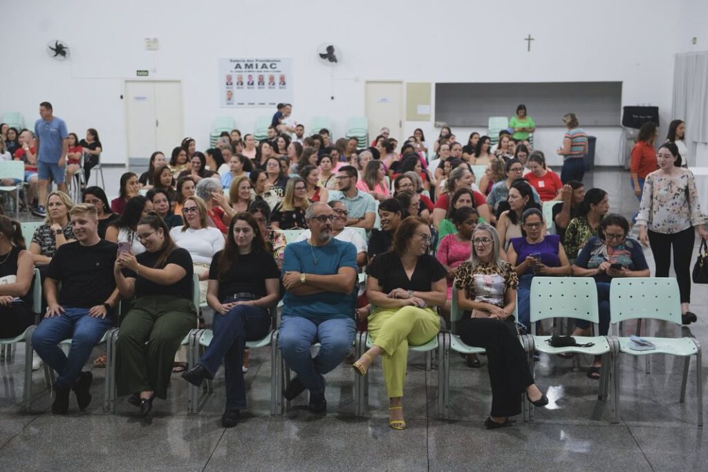 *Semana Azul encerra com palestra de Neurociência e Transtorno do Espectro Autista* 

A Semana Azul promoveu um convite à compreensão do universo do a