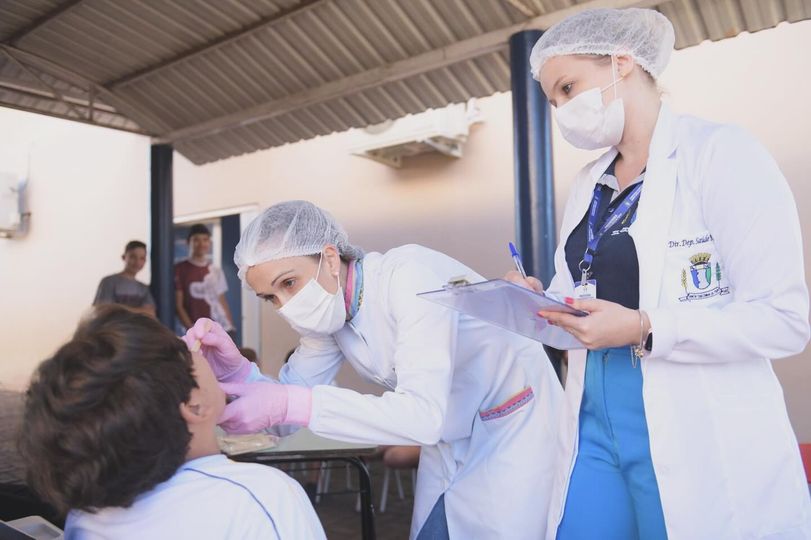 Descubra como 1.508 crianças das escolas municipais de Santa Terezinha de Itaipu estão combatendo doenças bucais! 😃🦷