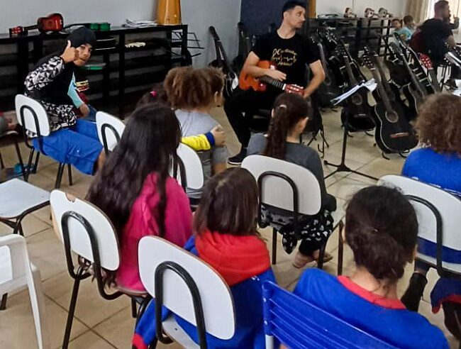 🎸 Aulas de Violão em Guaíra: Desenvolvimento e Expressão para Crianças e Adolescentes! 🎶