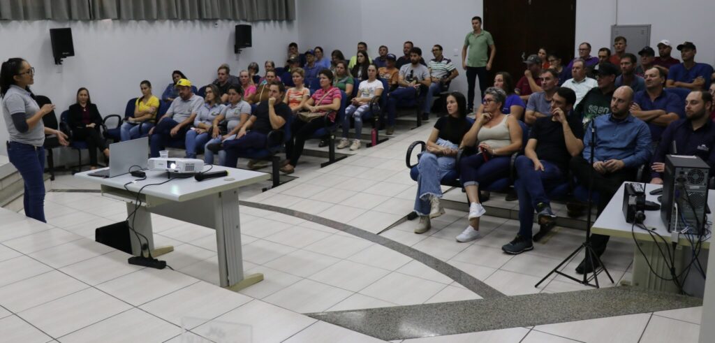 Produtores de Pato Bragado são orientados sobre emissão de nota eletrônica e adesão ao Susaf

A Secretaria de Agricultura, Pecuária e Meio Ambiente de