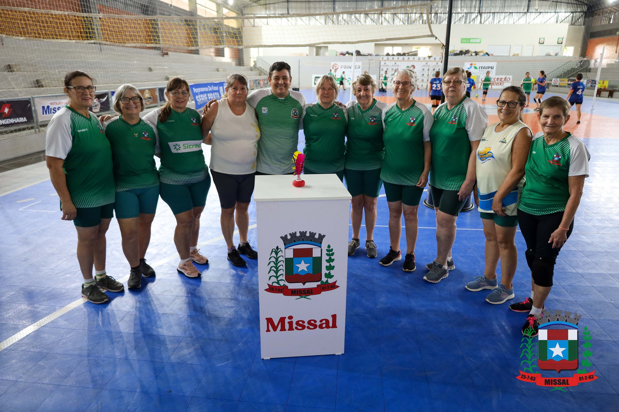 Descubra a nova modalidade esportiva que está movimentando os idosos em Missal! 🏸