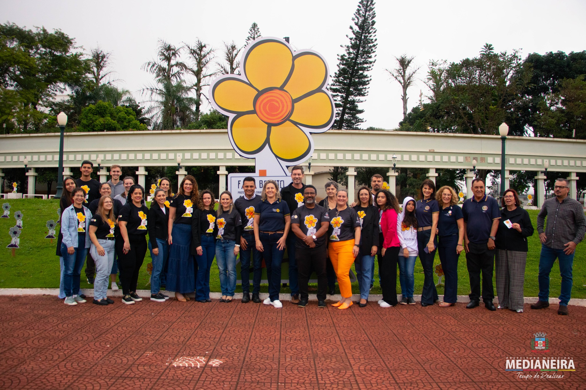 Medianeira abre campanha “18 DE MAIO” com plantio simbólico em sinal de respeito às vítimas 🌸