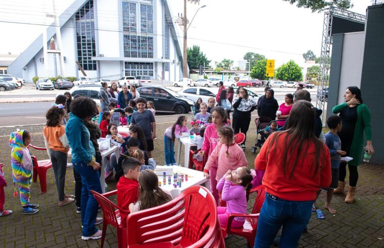 🎉 Brincando na Praça Especial: 42 Anos de Santa Terezinha de Itaipu com Muita Diversão! 🎈