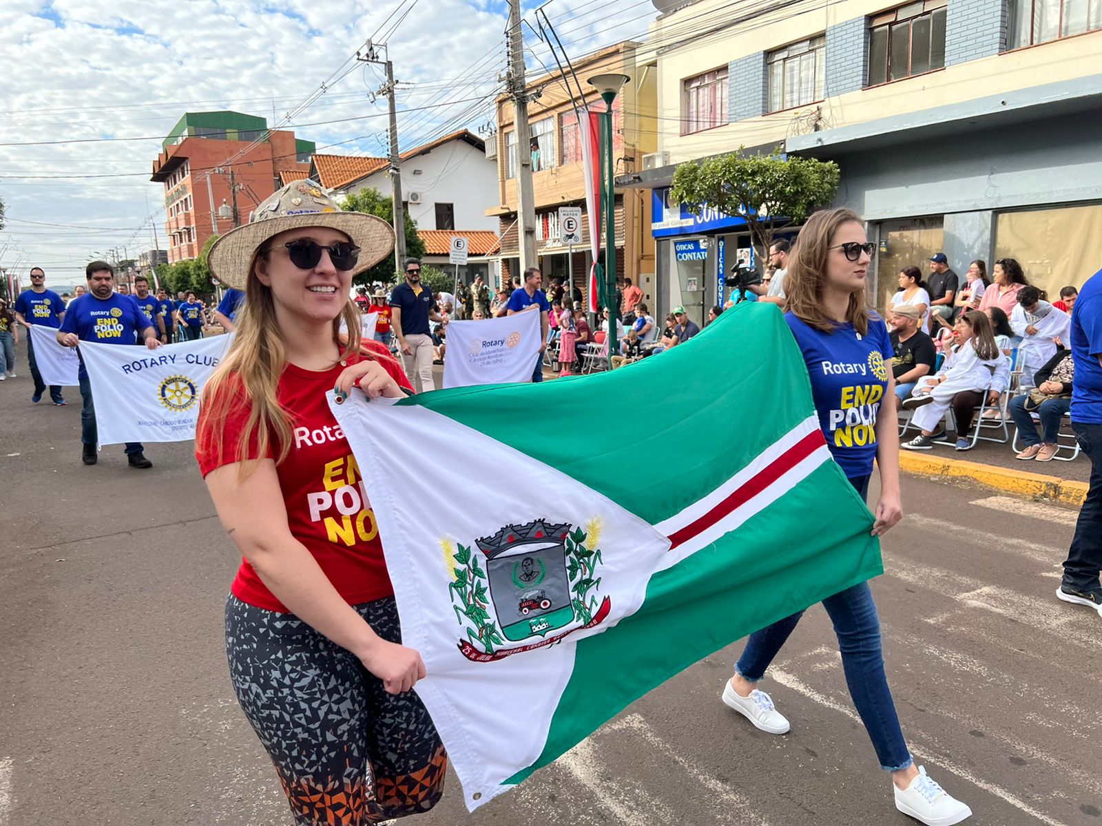 🎉 Desfile Alegórico Celebra 64 Anos de Marechal Cândido Rondon com História e Inovação 🎊