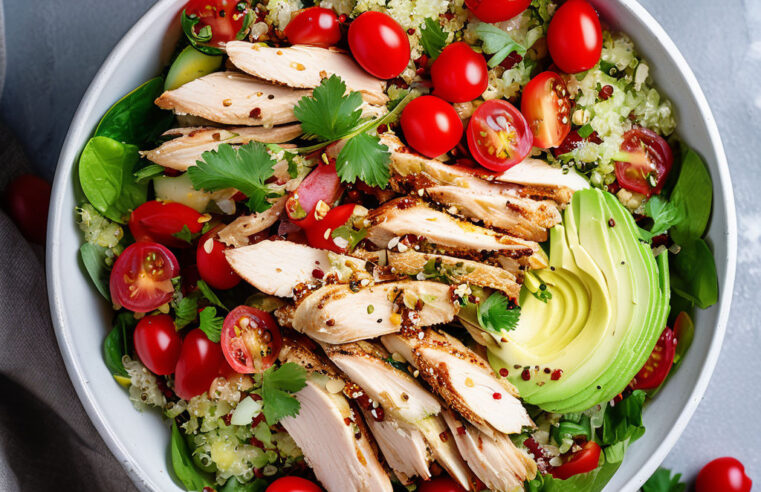 🥗 Receita Saudável: Salada de Quinoa com Frango Grelhado 🥗 Delícia Nutritiva e Fácil de Preparar! 🌿🍗