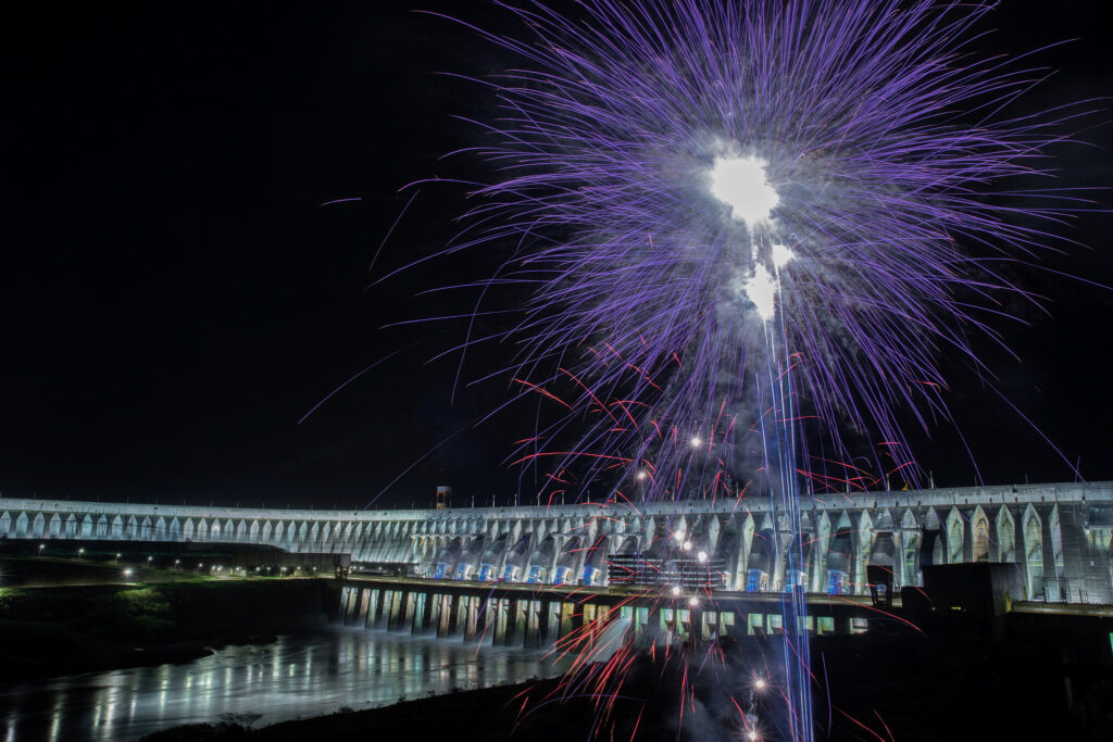 Usina de Itaipu comemora 50 anos de fundação e 40 anos de operação com diversas ações