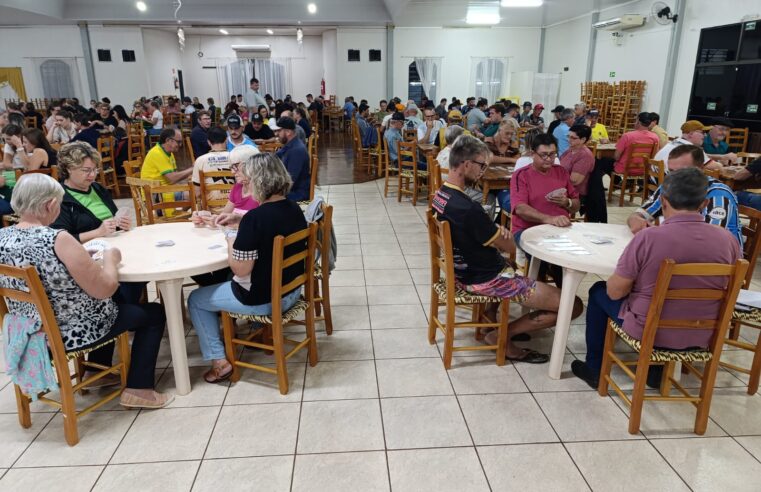 Campeonato Municipal de Canastra 2024: Abertura com Emoção e Competitividade 💪🃏