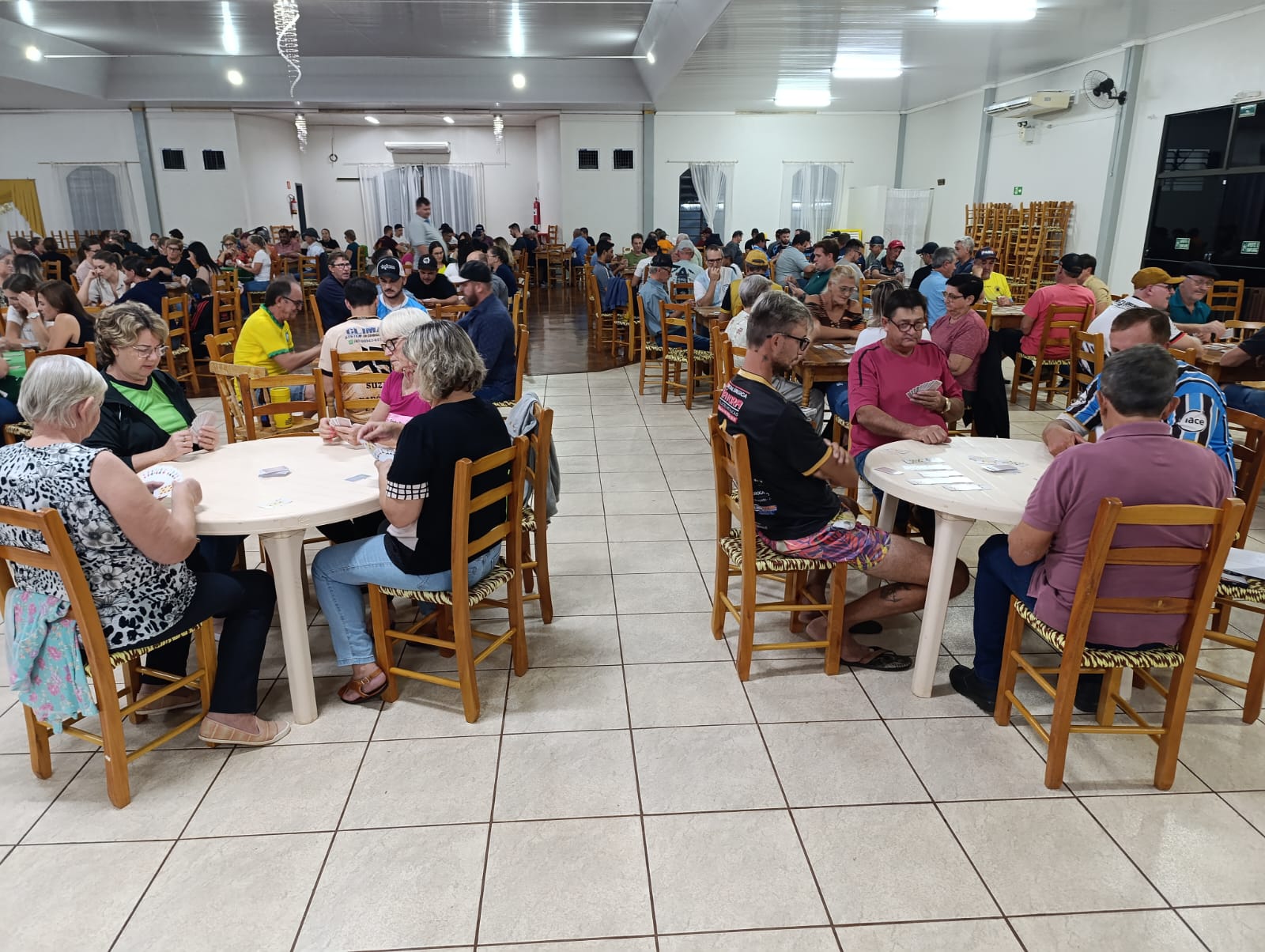 Campeonato Municipal de Canastra 2024: Abertura com Emoção e Competitividade 💪🃏