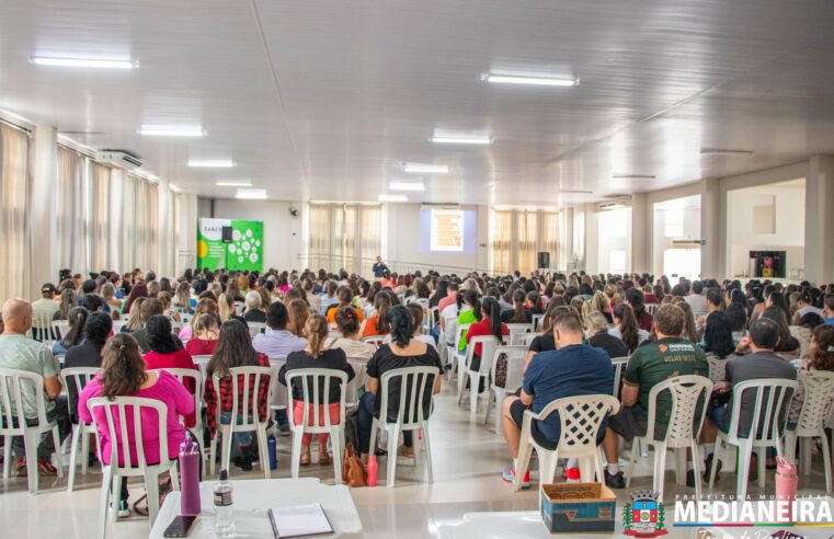 Descubra os Desafios dos Transtornos do Neurodesenvolvimento em Palestra para Professores de Medianeira! 🧠📚