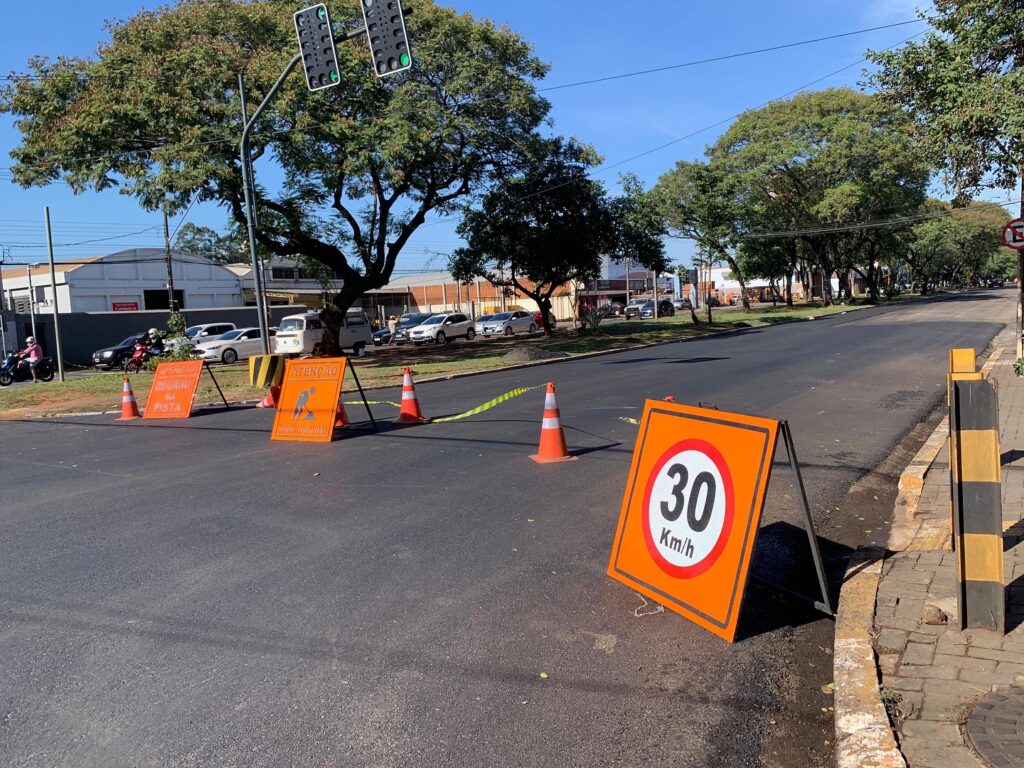 Fique atento quanto às obras, sinalizações e desvios na Avenida Juscelino Kubitscheck (Av. JK)!

O recapeamento asfáltico, que teve início na interseç