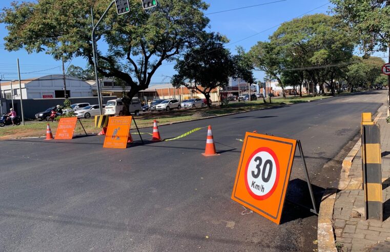 🚧 Atenção! Obras na Av. JK: Desvios e Sinalizações Importantes! 🔍