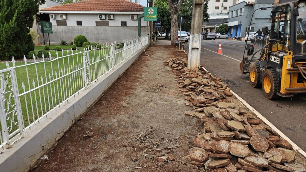 Iniciadas as obras para implantação de nova calçada em trecho da rua Espírito Santo

Obra compreenderá o trecho desde a rua Mem de Sá até a avenida Ir