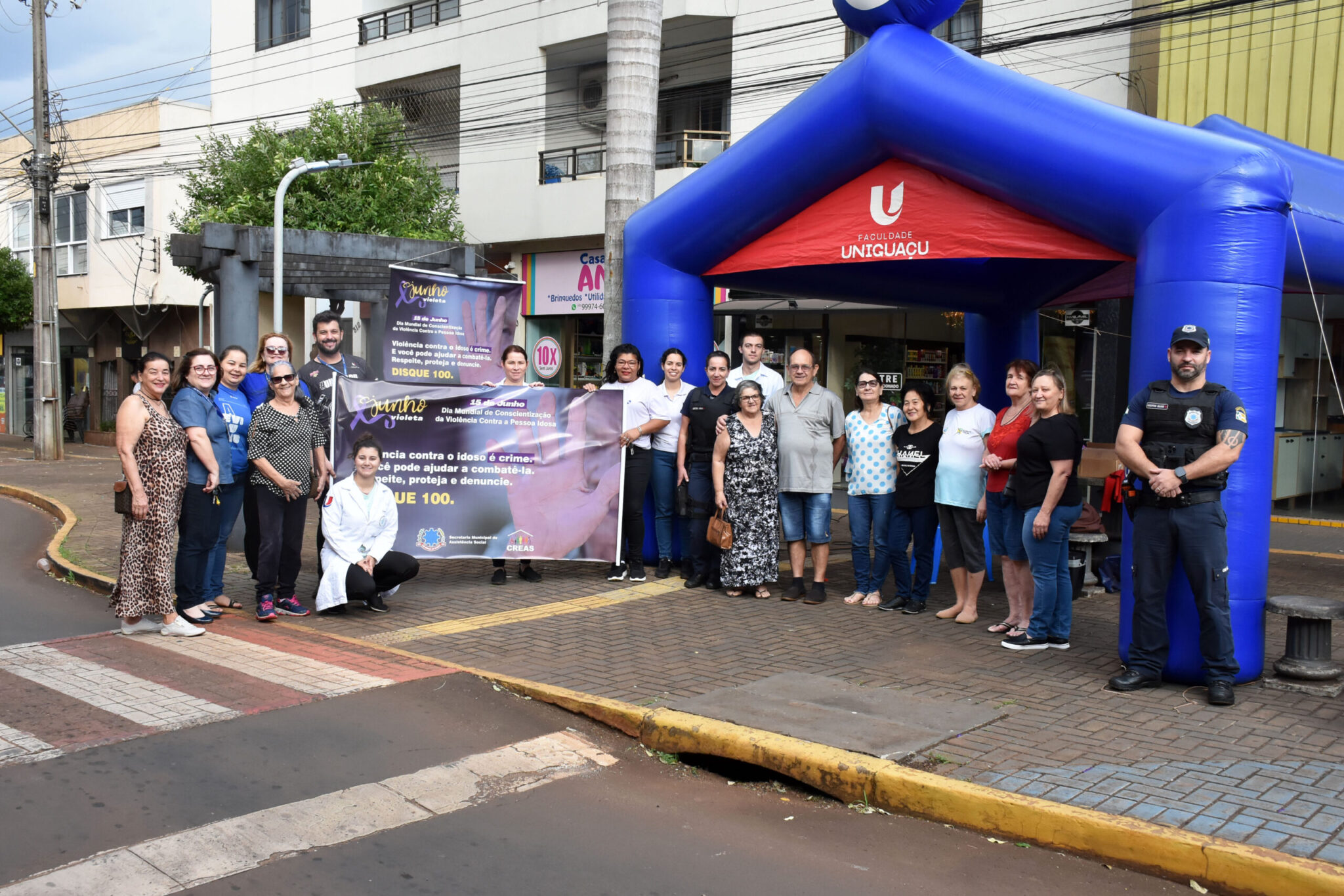 Blitz Educativa em São Miguel do Iguaçu Destaca Cuidados com Idosos no Junho Violeta 💜👵