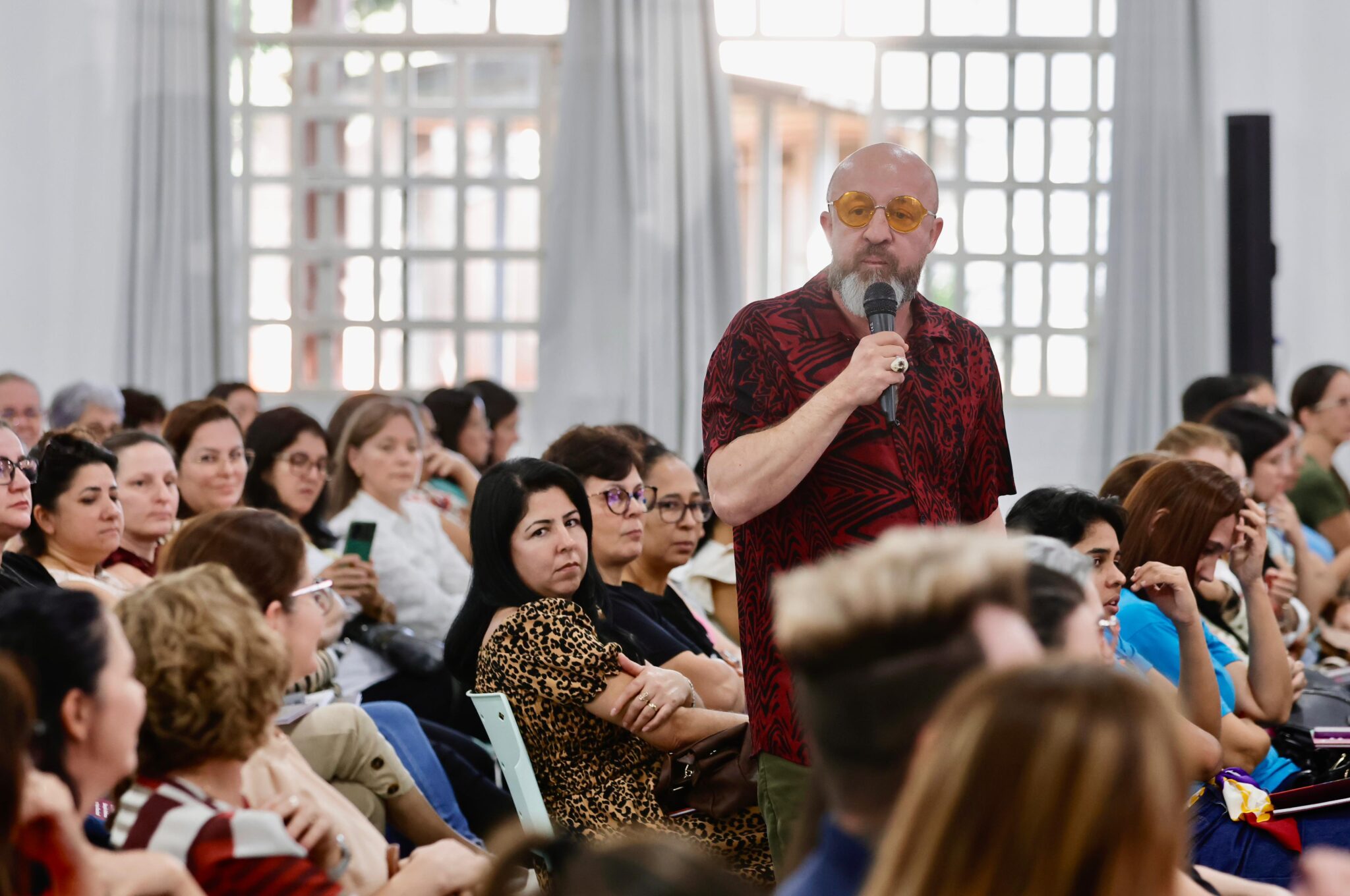 Sustentabilidade na Prática: Palestra de Carpinejar Reúne 600 Educadores 🌍📚