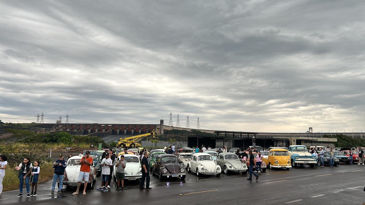 Encontro de Fuscas na Itaipu: Paixão e Solidariedade em Foz do Iguaçu 🚗❤️