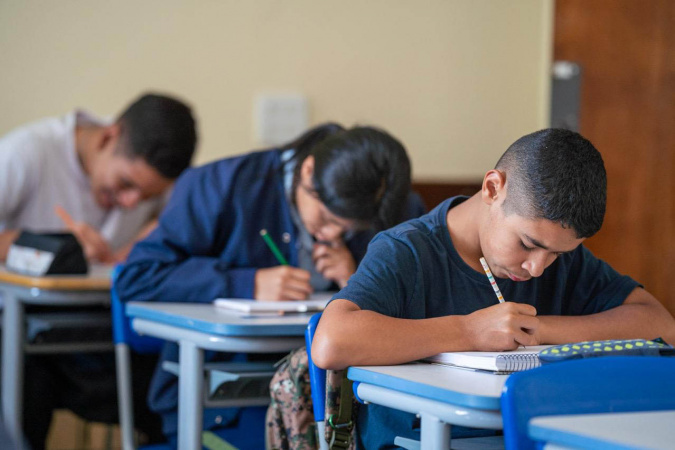 Tribunal de Justiça suspende greve dos professores no Paraná 🚫