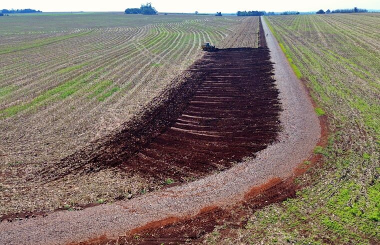 Estradas Rurais de Itaipulândia Recebem Melhorias Cruciais: Confira os Detalhes! 🚜🛣️