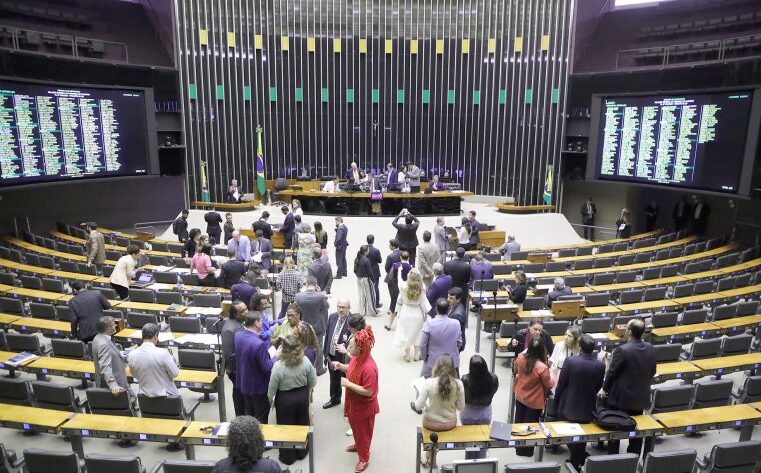 Câmara dos Deputados aprova urgência para cinco projetos de lei importantes 📜⚖️