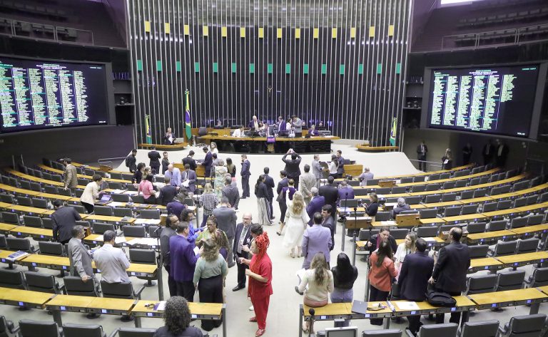 Câmara dos Deputados aprova urgência para cinco projetos de lei importantes 📜⚖️