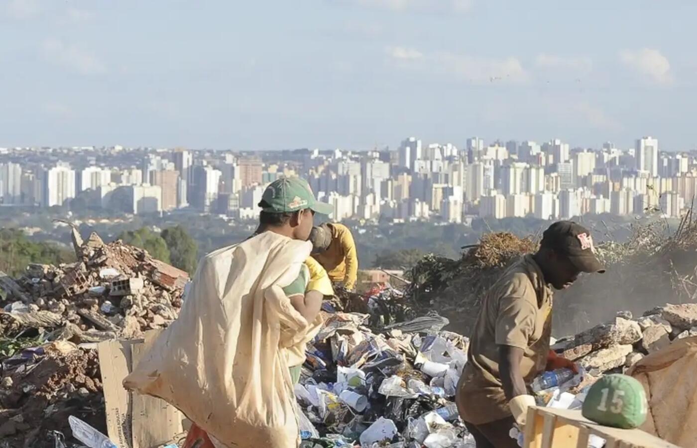 Brasil Falha Novamente nas Metas de Resíduos Sólidos: 33 Milhões de Toneladas em Lixões 🚮📉