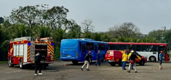 Simulação de Colisão de Ônibus da VISAC: Resgate de Vítimas e Prevenção de Acidentes 🚍🚨