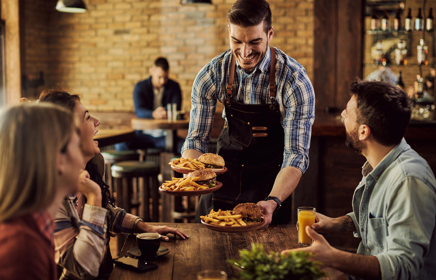 Aproveite: Dia dos Pais Impulsiona Faturamento de Bares e Restaurantes! Descubra os Números 📈🍽️