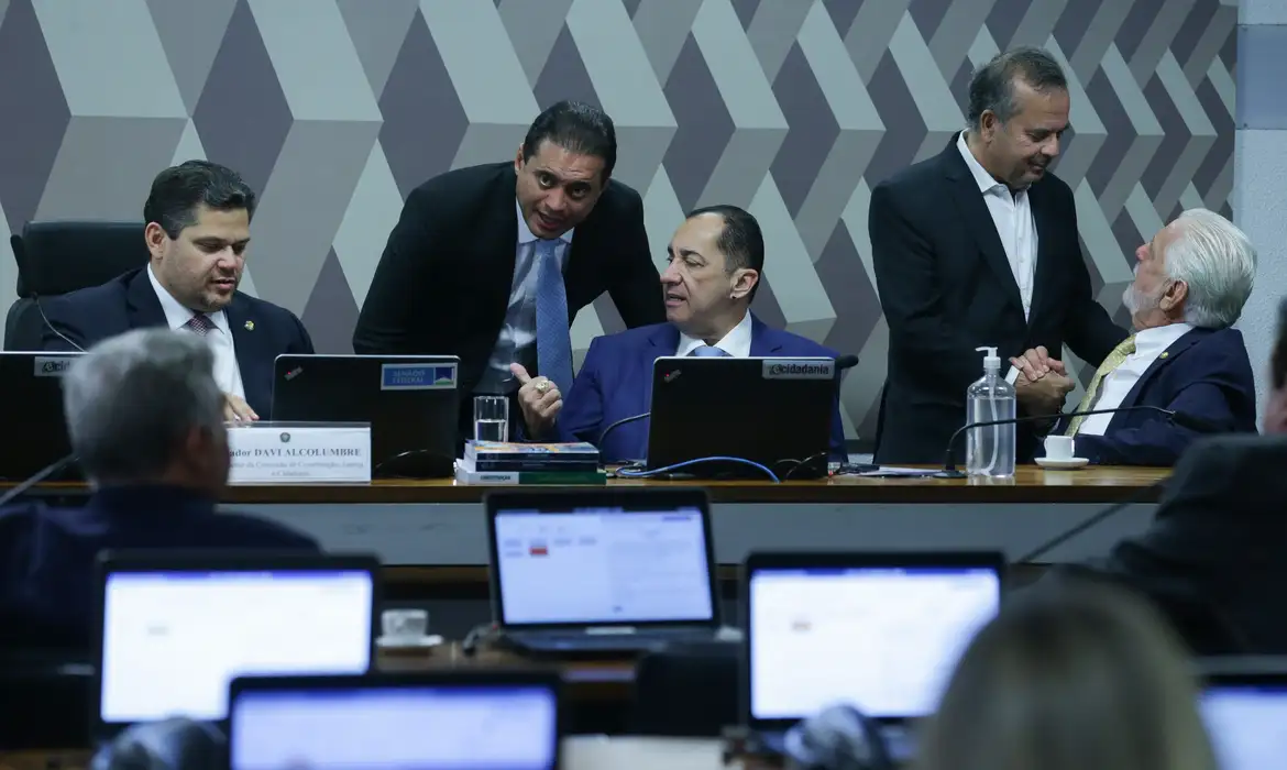 🚨 Urgente: Senado Aprova Redução do Prazo de Inelegibilidade da Lei da Ficha Limpa! Descubra o Impacto