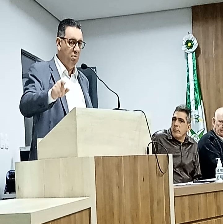 Vereador Cláudio Schutz Desmascara Deputados Vermelhos durante sessão da Câmara de STI