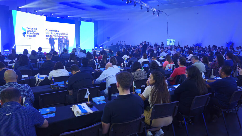 O evento reune 260 participantes de 200 municipios paranaenses