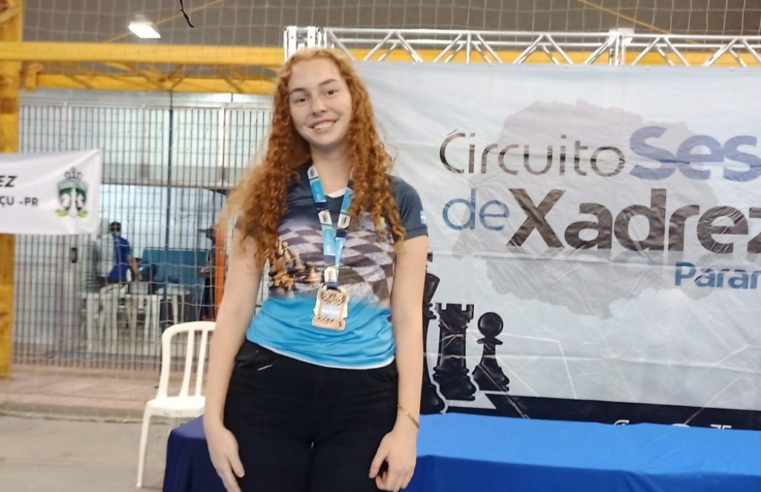 🏆 Gabrielly de Oliveira Conquista o Campeonato do Circuito Sesc de Xadrez em Foz do Iguaçu! ♟️