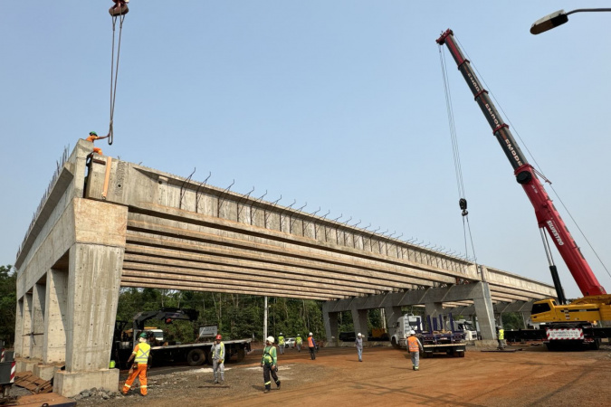 Obra na BR-469: Vigamento de Viadutos Concluído em Foz do Iguaçu! 🚧 Saiba Mais