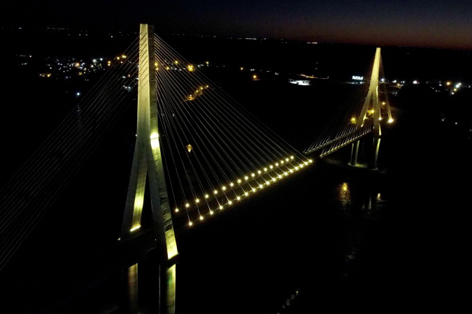 Ponte da Integração Brasil-Paraguai Iluminada em Amarelo para Prevenção ao Suicídio: Veja o Impacto 🌟💛