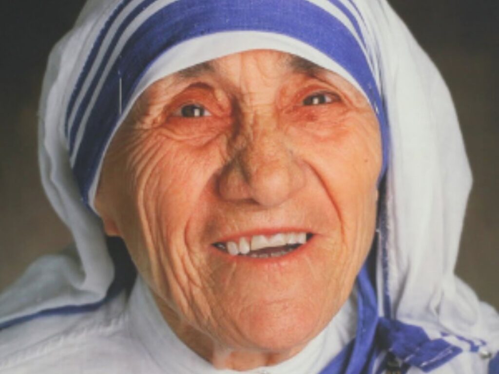 Santa Teresa de Calcutá, fundadora, missionária e mãe dos pobres