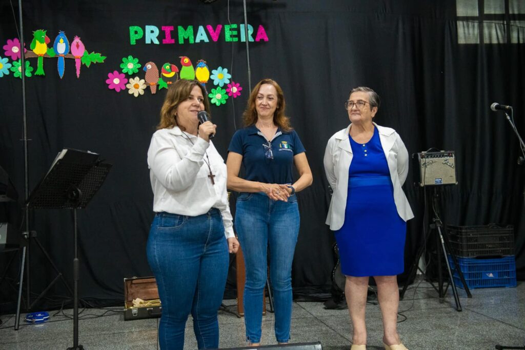 O Baile da Melhor Idade foi marcado na tarde desta quarta-feira, 09, por música e muita dança entre os idosos que participam das atividades do Centro