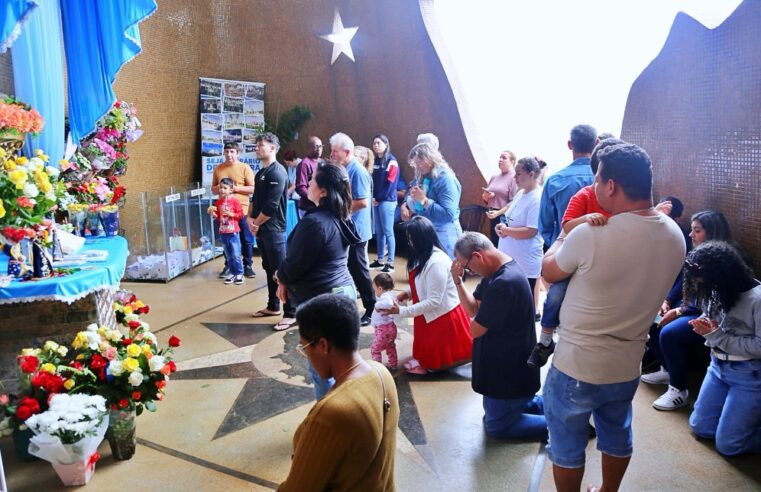 Milhares de romeiros celebram Nossa Senhora Aparecida em Itaipulândia