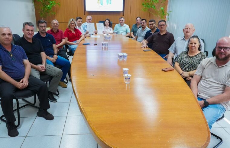 Prefeita Karla Galende anuncia obras de asfalto em Santa Terezinha de Itaipu