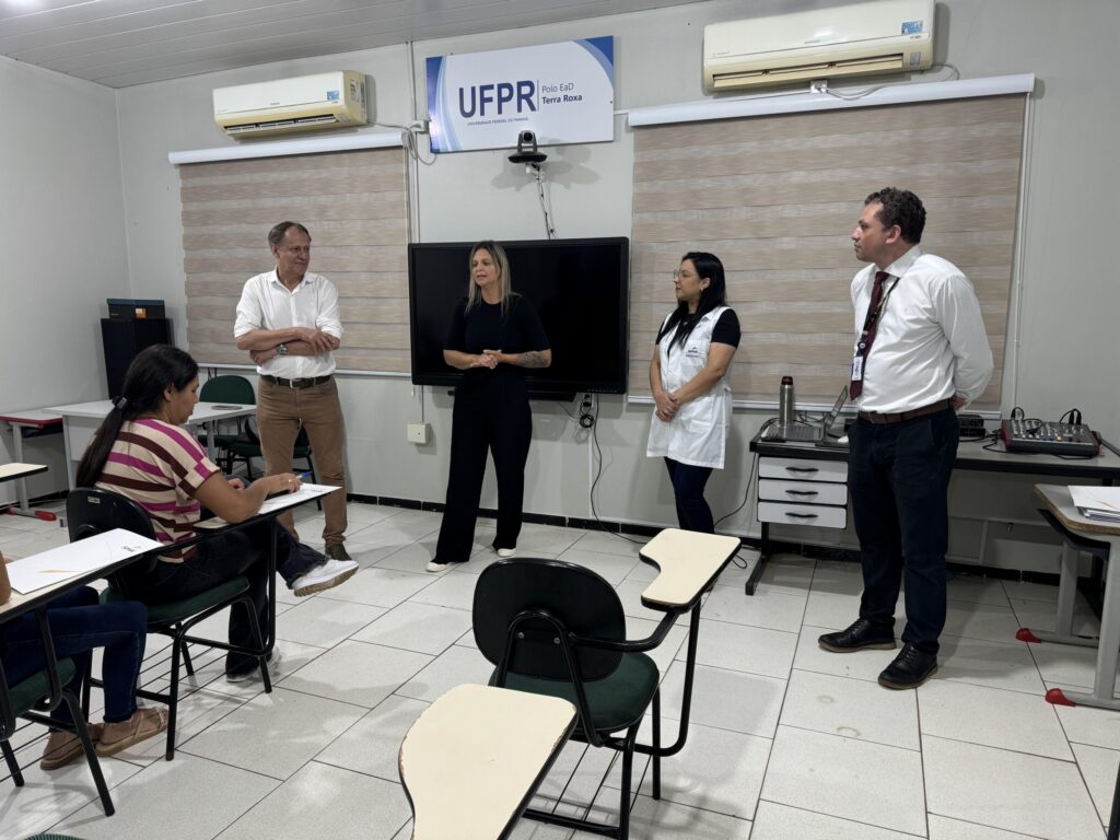 Abertura do Curso de Costureiro na Escola do Trabalho é marcada pelo entusiasmo dos alunos.

Na noite de quarta-feira, 16 de outubro, a Escola do Trab