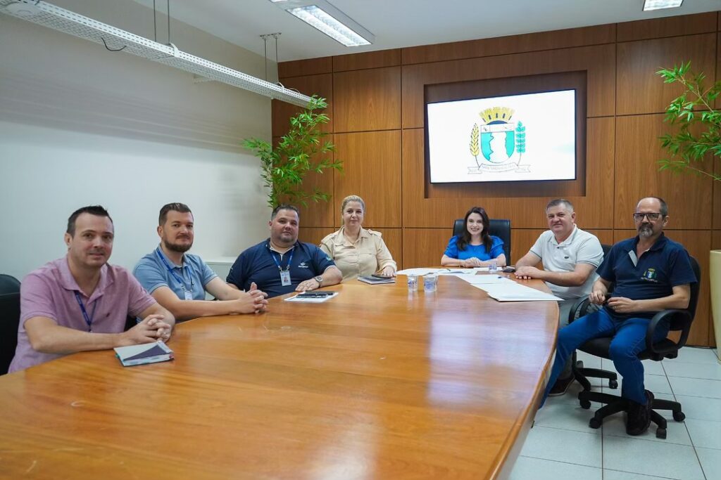 Município e Sanepar se Reúnem para Tratativas sobre Convênio 

Na manhã desta sexta-feira, 25, a prefeita Karla Galende, acompanhada do vice-prefeito