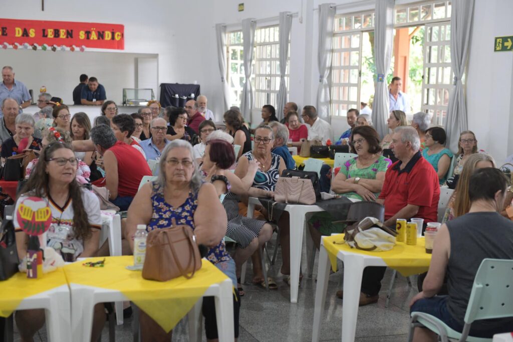 A Oktoberfest da Melhor Idade é um evento especial que celebra a cultura, a tradição e a alegria. Realizado na tarde desta quarta-feira, 23, no Centr