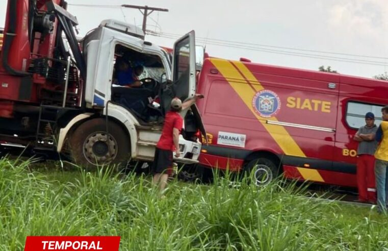 Fortes ventos e chuva causam destruição em Medianeira