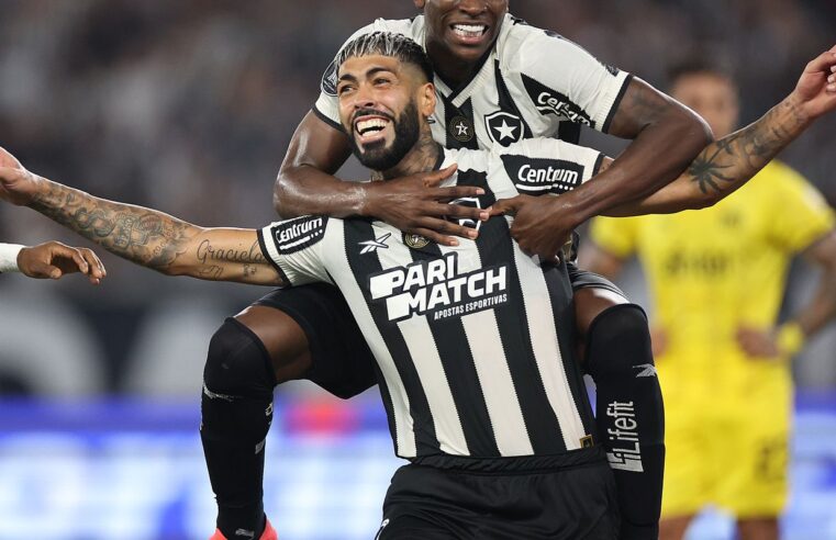 Botafogo goleia Peñarol e fica a um passo da final da Libertadores