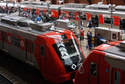 Chuva e ventania em SP causam transtornos e afetam transporte