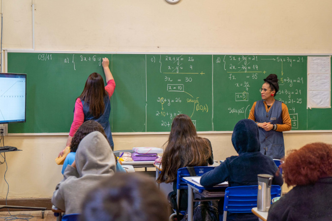 Paraná amplia concurso com mais 1.100 vagas para professores