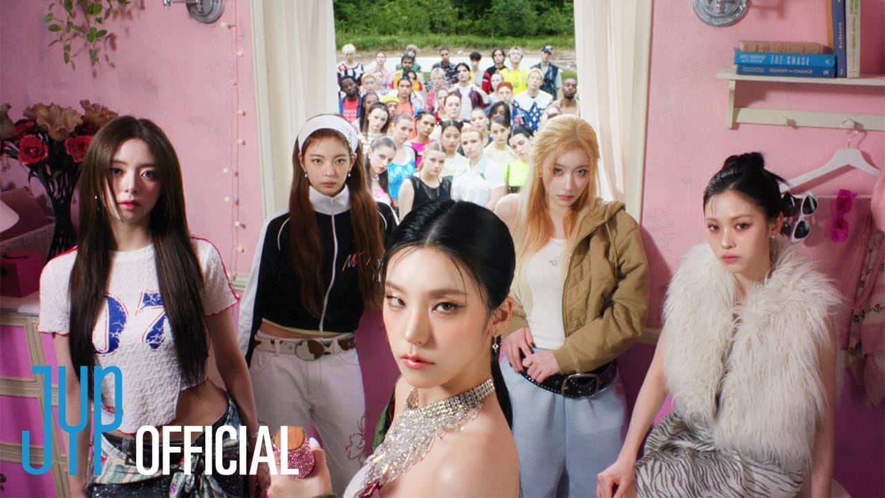 ITZY “GOLD” M/V